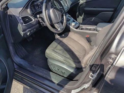 Used 2015 Chrysler 200 Limited w/ Convenience Group FWD image 4