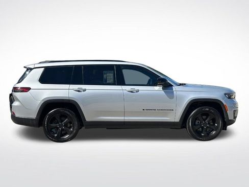 Used 2024 Jeep Grand Cherokee L Altitude AWD/4WD image 2