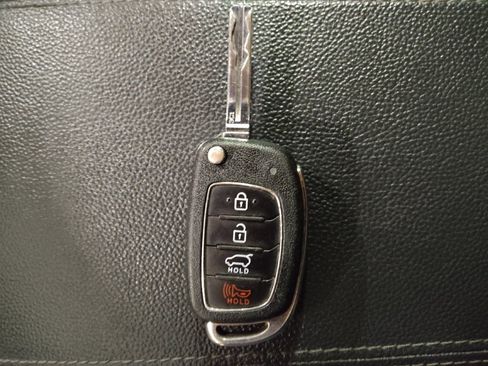 Used 2017 Hyundai Tucson SE image 32