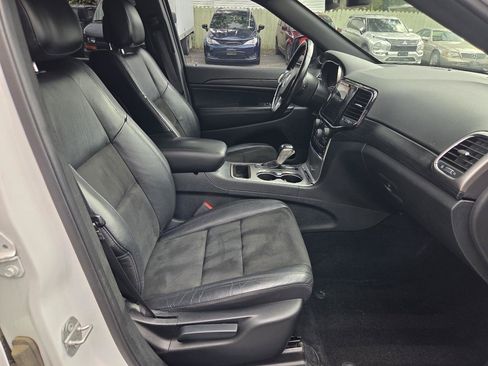 Used 2020 Jeep Grand Cherokee Altitude AWD/4WD image 16