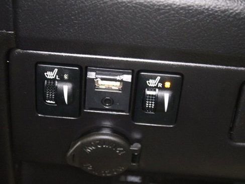 Used 2020 Toyota Sienna SE Premium w/ Nightshade Edition FWD image 16