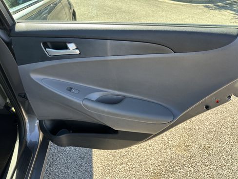 Used 2011 Hyundai Sonata GLS image 16