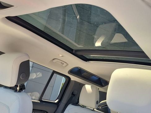 New 2026 Land Rover Defender 110 X-Dynamic SE image 27