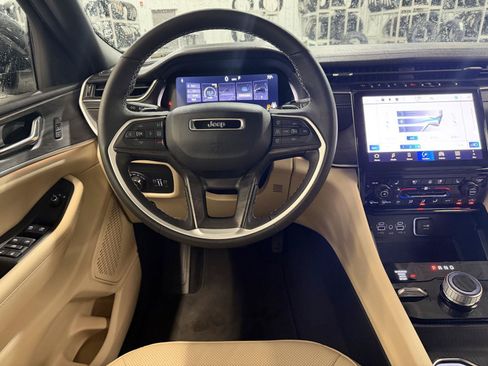 Certified 2024 Jeep Grand Cherokee Limited w/ Luxury Tech Group II AWD/4WD image 8