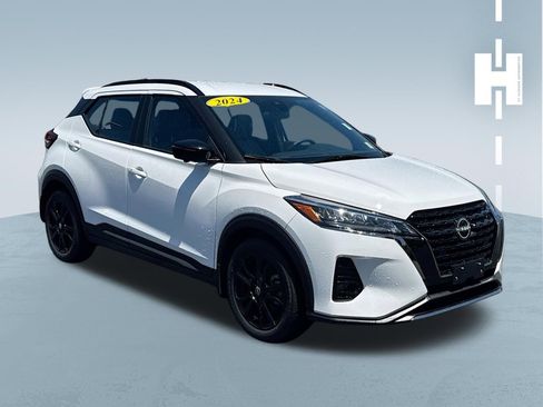 Used 2024 Nissan Kicks SR w/ SR Premium Package FWD image 1