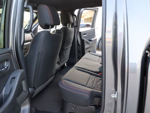 Used 2025 Nissan Frontier Pro-X image 37