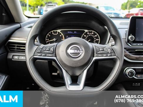 Used 2025 Nissan Altima 2.5 SV FWD image 24