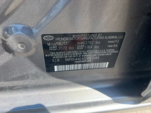 Used 2012 Hyundai Elantra GLS FWD image 15