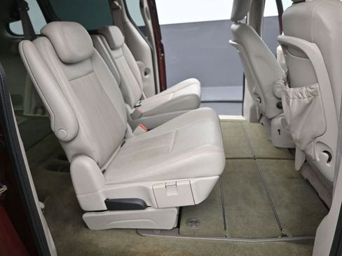 Used 2007 Chrysler Town & Country Touring w/ Luxury Group image 14