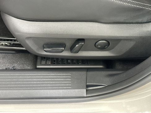 Used 2024 Nissan Rogue SL AWD/4WD image 13