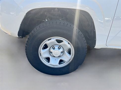 Used 2022 Toyota Tacoma SR image 27