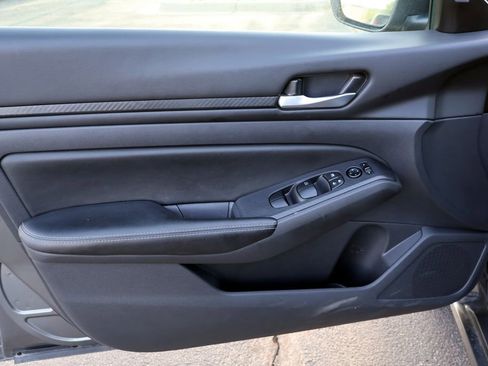 Used 2025 Nissan Altima 2.5 SV FWD image 23