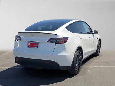 Used 2022 Tesla Model Y Long Range AWD/4WD image 3