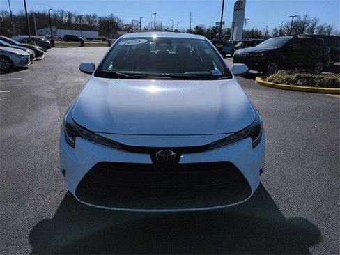 Certified 2025 Toyota Corolla LE image 2