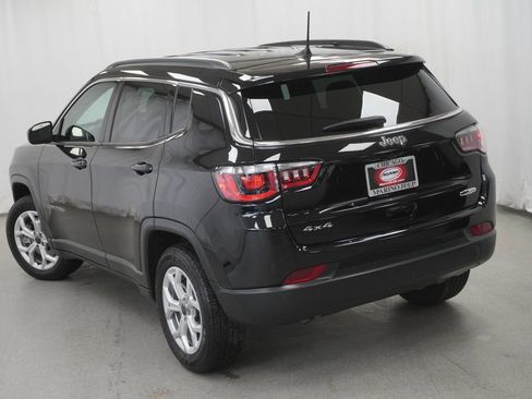 Used 2025 Jeep Compass Latitude AWD/4WD image 11