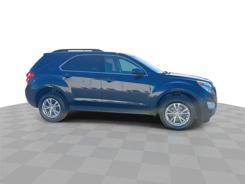 Used 2017 Chevrolet Equinox LT w/ Convenience Package image 9