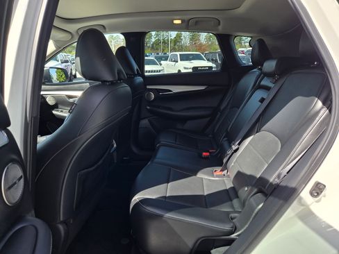 Used 2022 INFINITI QX50 Essential image 37