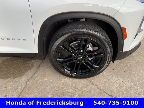 Used 2025 Chevrolet Traverse LT FWD image 13