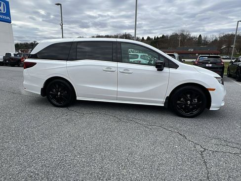 Certified 2024 Honda Odyssey Sport image 3