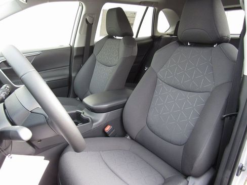 New 2025 Toyota RAV4 XLE w/ Convenience Package AWD/4WD image 12