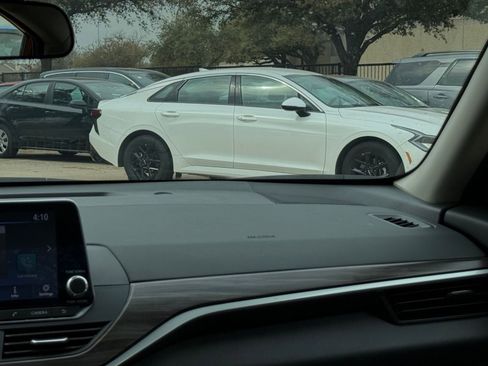 Used 2025 Nissan Altima 2.5 SV image 17