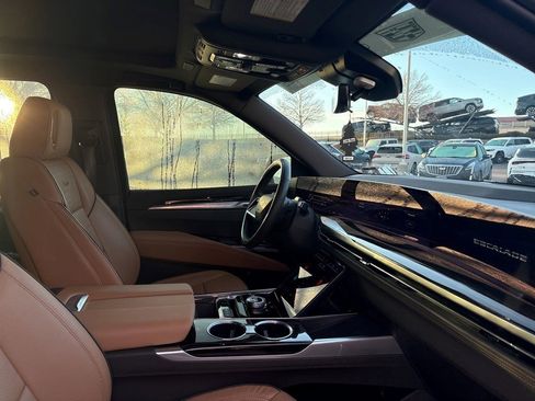 Certified 2025 Cadillac Escalade ESV Premium Luxury image 23