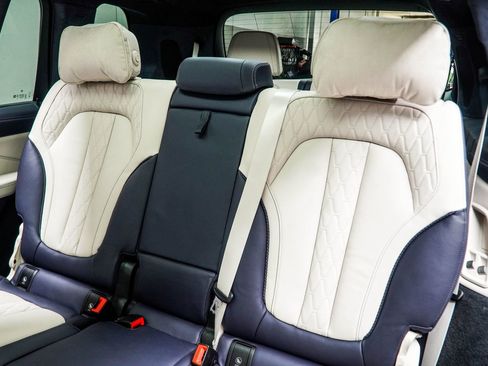 Used 2020 BMW X7 M50i w/ Dynamic Handling Package image 45