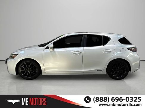Used 2011 Lexus CT 200h Premium w/ Premium Audio Pkg FWD image 2