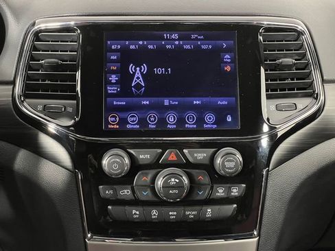 Used 2020 Jeep Grand Cherokee Laredo w/ 18" Wheel & 8.4" Radio Group image 30