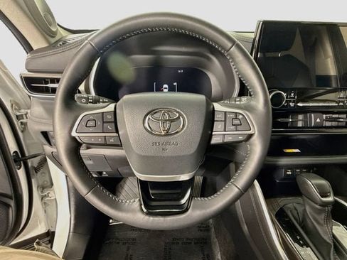 Certified 2024 Toyota Highlander Limited AWD/4WD image 13