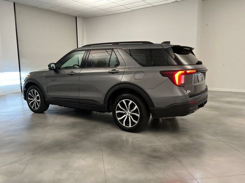 Used 2025 Ford Explorer ST-Line AWD/4WD image 5