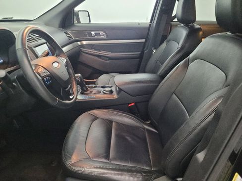 Used 2018 Ford Explorer XLT w/ Equipment Group 202A AWD/4WD image 17