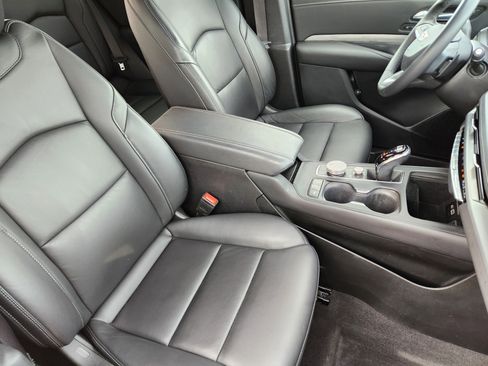 Used 2024 Cadillac XT4 Premium Luxury image 16