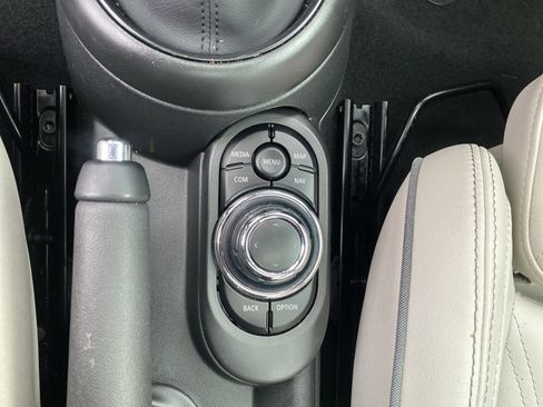 Used 2024 MINI Cooper 2-Door Hardtop w/ Signature Upholstery Package image 64