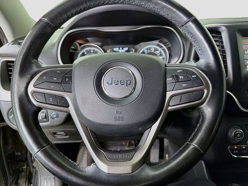 Used 2019 Jeep Cherokee Latitude Plus w/ Comfort/Convenience Group AWD/4WD image 15