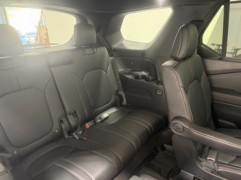 Used 2025 Honda Pilot TrailSport image 33