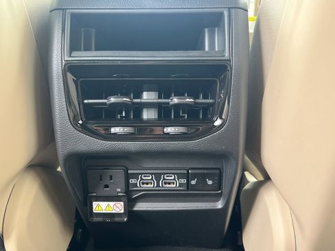 New 2025 Jeep Grand Cherokee Limited w/ Luxury Tech Group II image 25