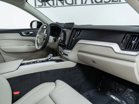 New 2026 Volvo XC60 B5 Ultra w/ Climate Package image 21