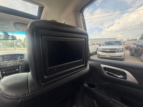 Used 2016 Nissan Pathfinder Platinum w/ Family Entertainment Package AWD/4WD image 17