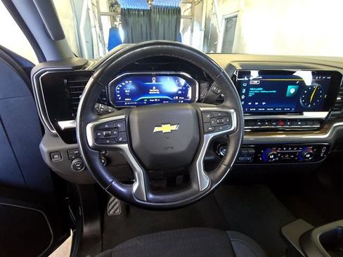 Used 2025 Chevrolet Silverado 1500 LT AWD/4WD image 5