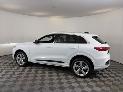 Used 2025 Audi Q5 Premium Plus w/ Premium Plus AWD/4WD image 8