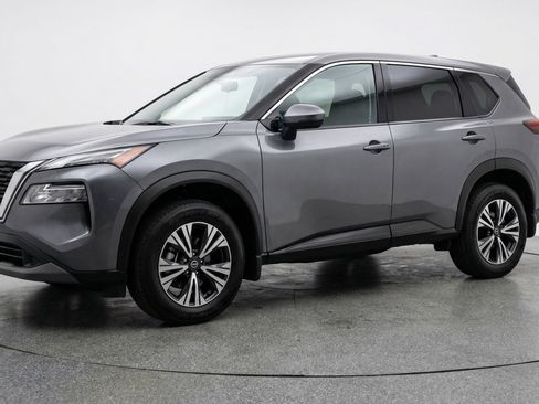 Used 2025 Nissan Rogue SV image 3