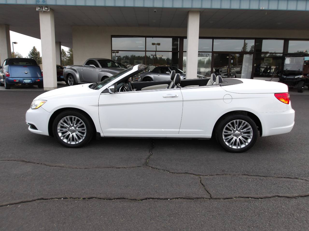 Used 2014 Chrysler 200 Limited FWD image 10