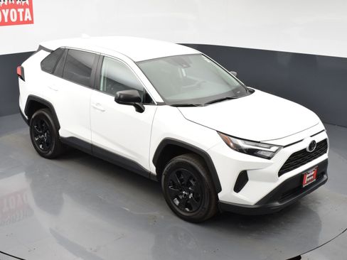 Used 2024 Toyota RAV4 LE image 21