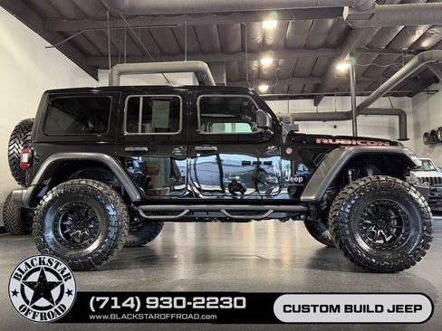 Used 2025 Jeep Wrangler Unlimited Rubicon w/ Convenience Group AWD/4WD image 2