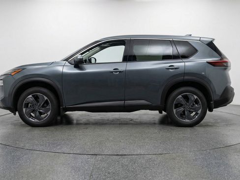 Used 2025 Nissan Rogue SV image 4