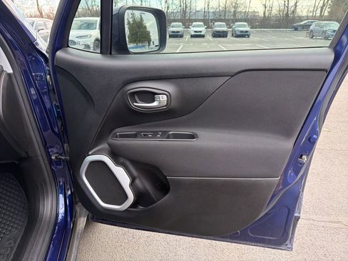 Used 2018 Jeep Renegade Latitude w/ UConnect 8.4 Nav Group image 25