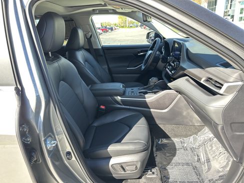 Certified 2026 Toyota Highlander XLE AWD/4WD image 34