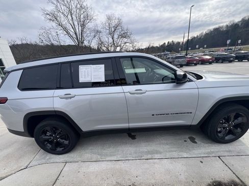 Used 2024 Jeep Grand Cherokee L Altitude image 2