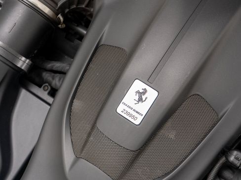 Used 2019 Ferrari Portofino RWD image 48
